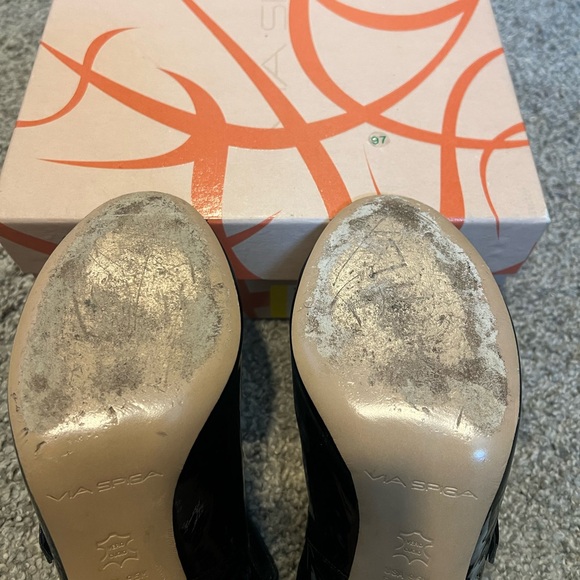 Via Spiga Roseanne Black Patent heel 9.5M - Picture 3 of 4